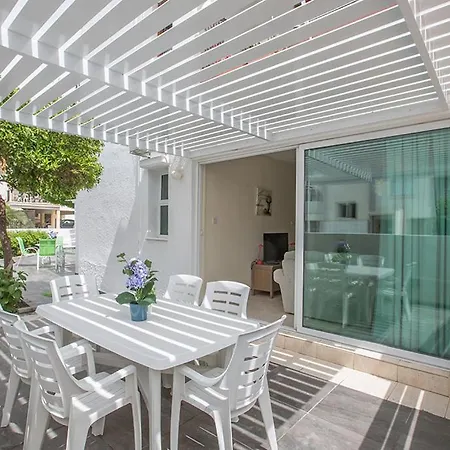 Appartement Merab Holidays Castalia 62 *