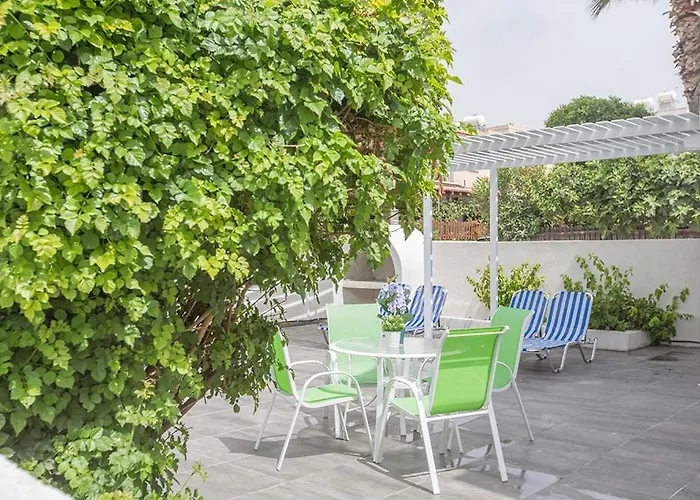 Merab Holidays Castalia 62 Апартаменты *