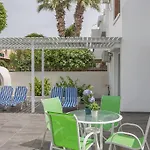 Διαμέρισμα Merab Holidays Castalia 62 *